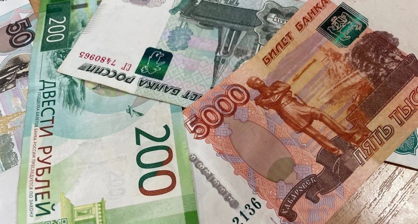 Для всех, кто хранит дома купюры 5 000 рублей - важное изменение в июле