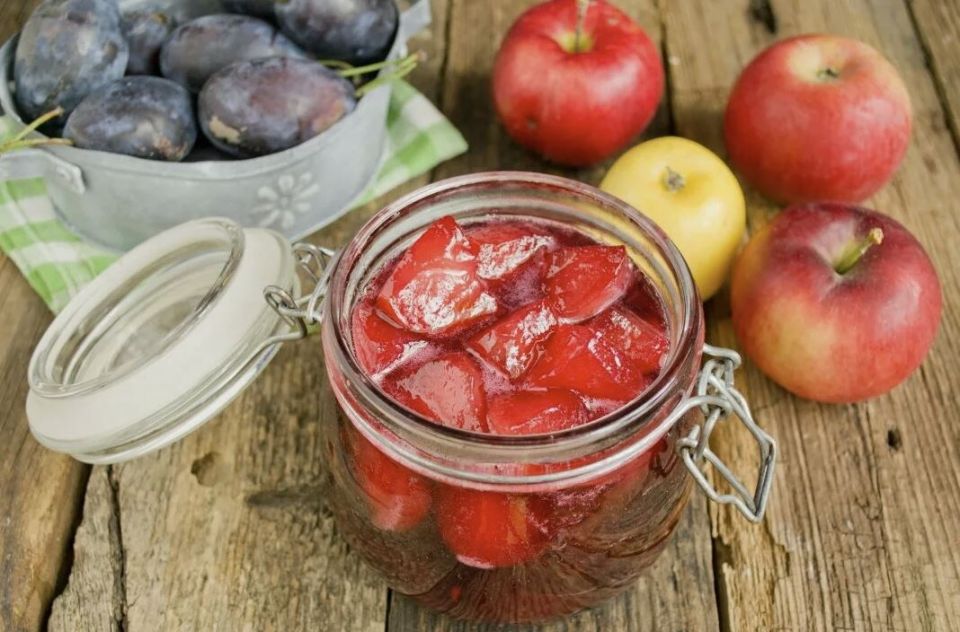Уникальные рецепты варенья из слив и яблок, которые стоит попробовать