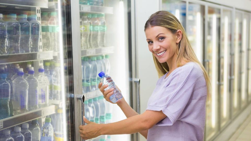 Эту бутилированную воду нельзя пить никому: обращайте особое внимание при покупке