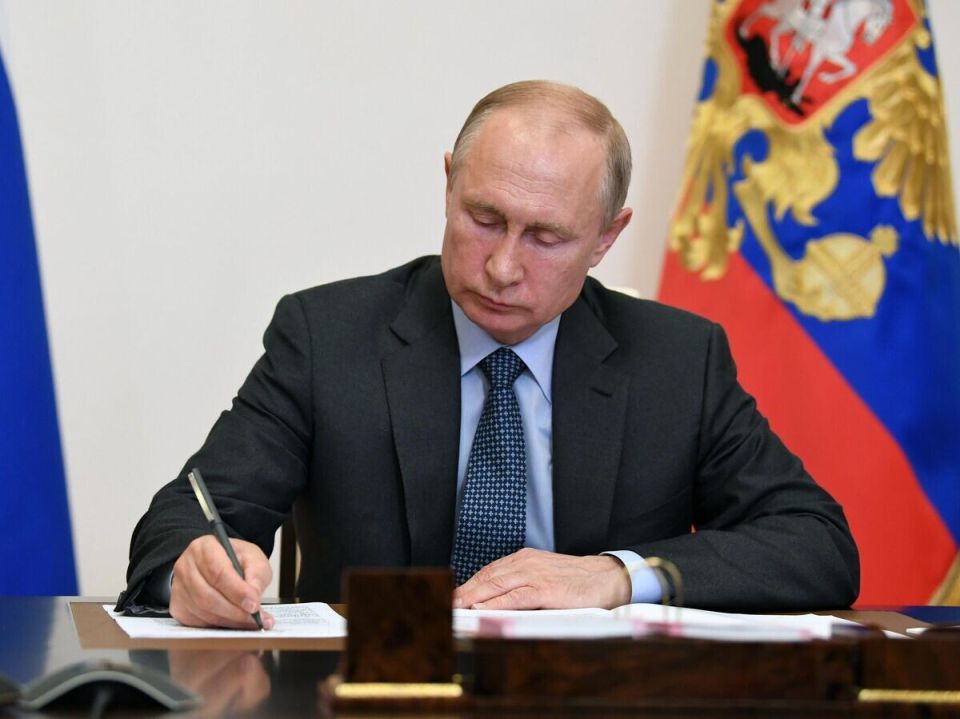 Путин утвердил новый закон об увеличении исполнительского сбора до 12%