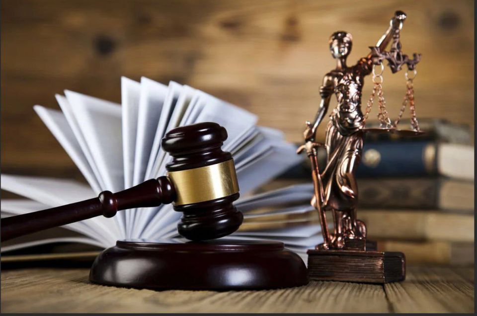 В Кезском районном суде коллегия присяжных заседателей вынесла обвинительный вердикт жителю поселка Кез по делу о причинении тяжкого вреда здоровью, повлекшем смерть потерпевшего.