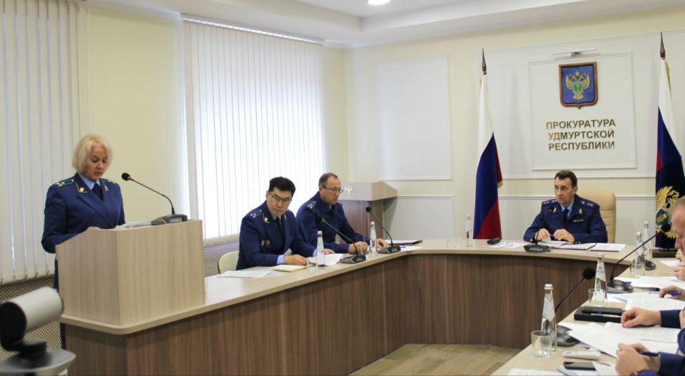 В прокуратуре Удмуртии под председательством прокурора Артема Николаева прошло заседание коллегии, посвященное соблюдению социальных прав льготных категорий несовершеннолетних
