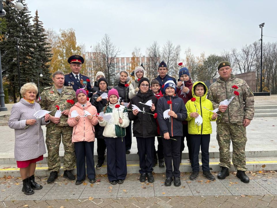 Сотрудники следственного управления присоединились к Всероссийской акции «Дни Белых Журавлей» в память о павших воинах