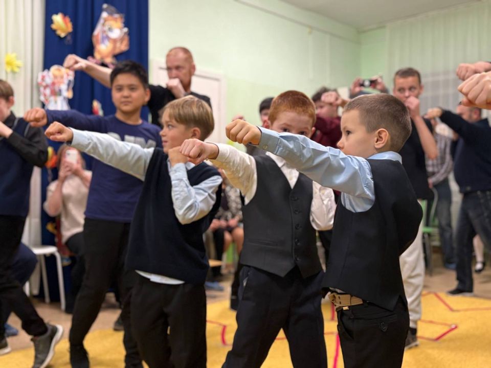 Сотрудники следственного управления приняли участие в празднике в подшефном социально-реабилитационном центре ко Дню отца