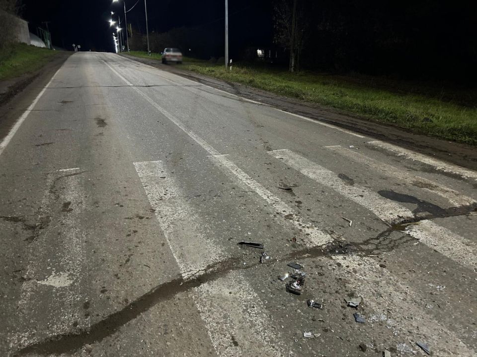 19 октября 2025 года, около 20 часов 50 минут, напротив дома № 8 «Б», расположенного на ул. Платова в с. Мостовое Сарапульского района Удмуртии, 18 – летний водитель автомобиля «ВАЗ - 2115», по предварительным данным, при...