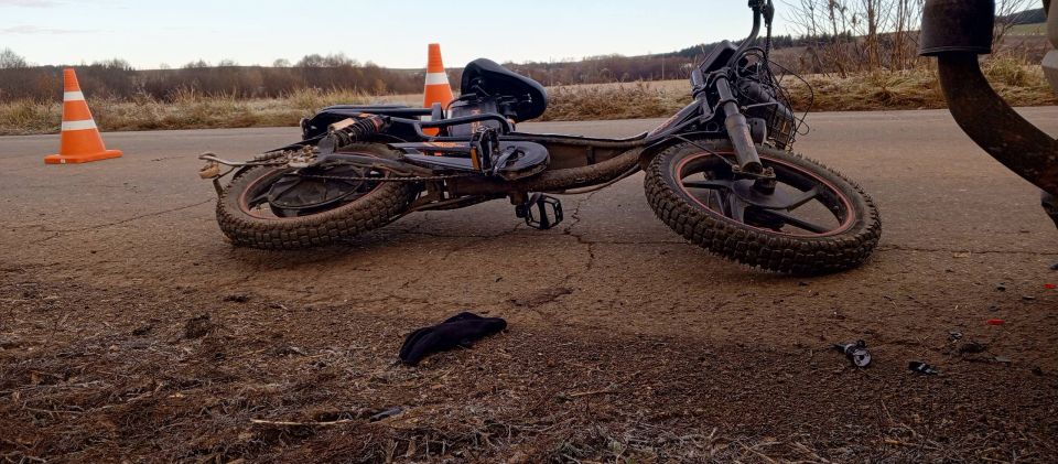 20 октября 2025 года, около 7 часов 44 минут, на 4-м км автодороги «Баграш-Бигра – Иваново-Самарское» на территории Малопургинского района Удмуртии, водитель электровелосипеда «KUGOO V3» - 52-летняя женщина, передвигаясь по...