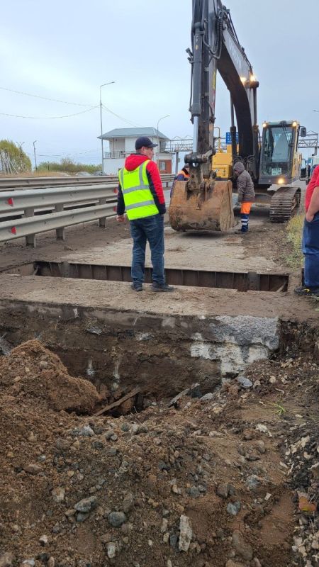 На выезде из Ижевска по Можгинскому тракту идет демонтаж старых весов