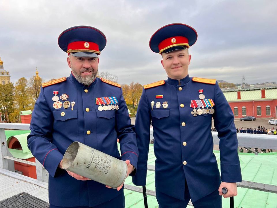 Кульминацией Всероссийской акции «Дни белых журавлей» в Санкт-Петербурге стал традиционный полуденный выстрел из гаубицы Нарышкина бастиона Петропавловской крепости