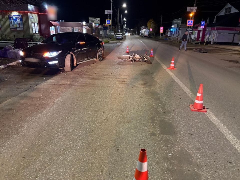 21 октября 2025 года, около 21 часа 20 минут, на 8-м километре автодороги «Сарапул-Каракулино», проходящей через с. Сигаево Сарапульского района Удмуртии, водитель автомобиля «Лада Приора» - 27 – летняя девушка, при повороте...