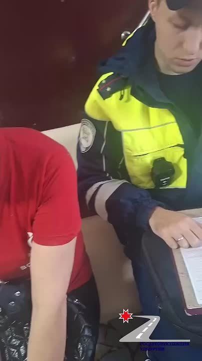 Женщина-водитель госпитализирована после съезда с дороги