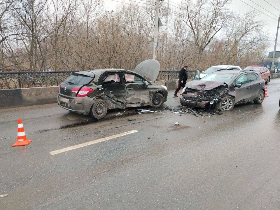 В Ижевске 23 октября произошла авария на улице Максима Горького