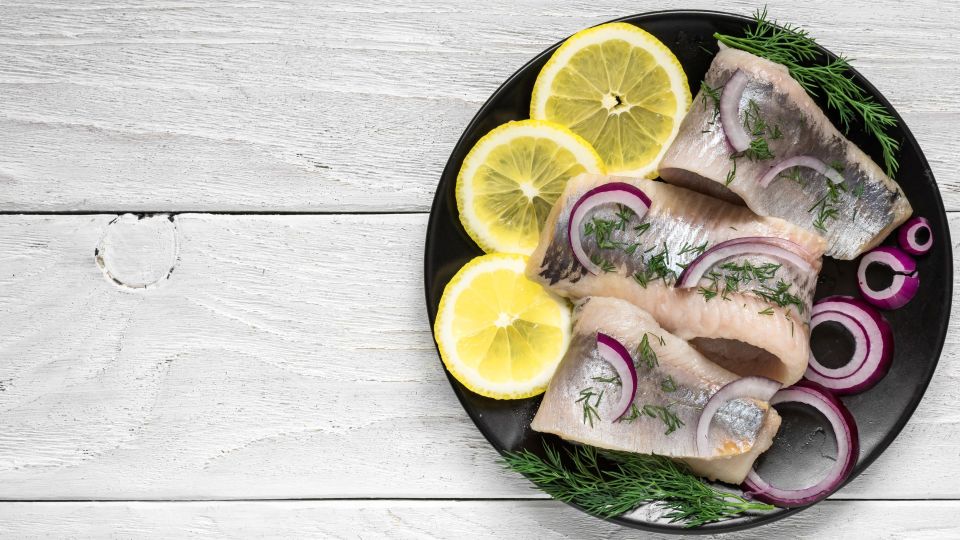 На пресервы больше не посмотрите: засолите селедку дома за три часа