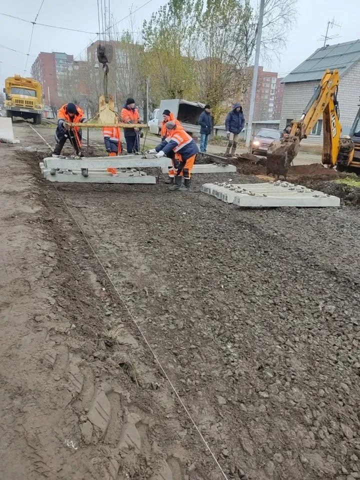 Проводится ремонт трамвайных путей на ул. Серова для 2, 5, 7, 8, 9 маршрутов Проводится ремонт трамвайных путей на ул. Серова для 2, 5, 7, 8, 9 маршрутов