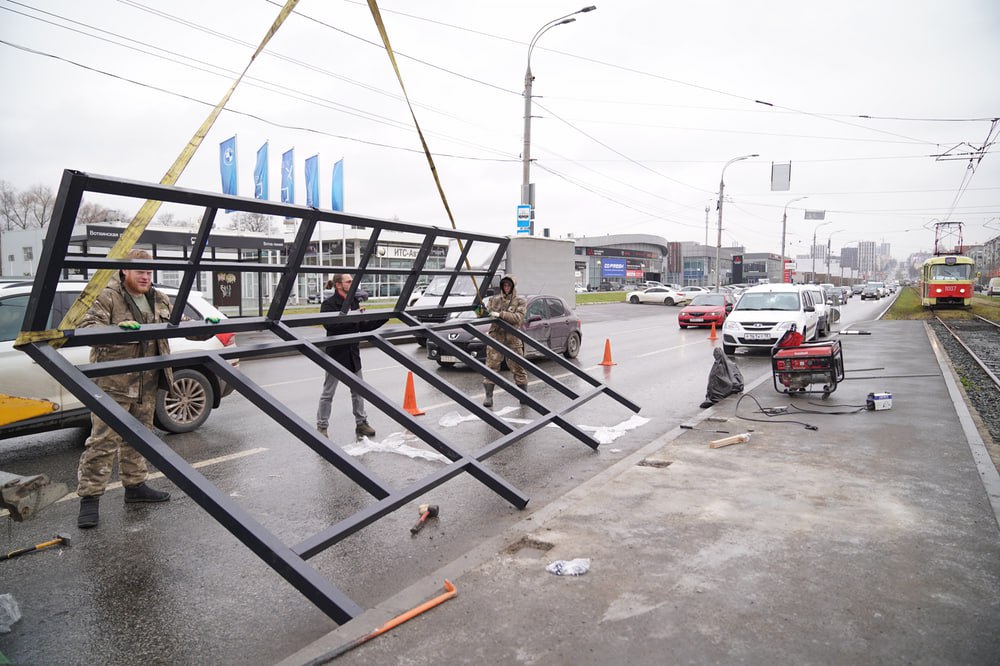 В Ижевске на остановках установят 14 новых павильонов и навесов В Ижевске на остановках установят 14 новых павильонов и навесов