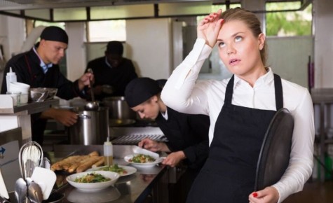 Как один хам в кафе попытался запугать персонал и заблокировал себе обслуживание