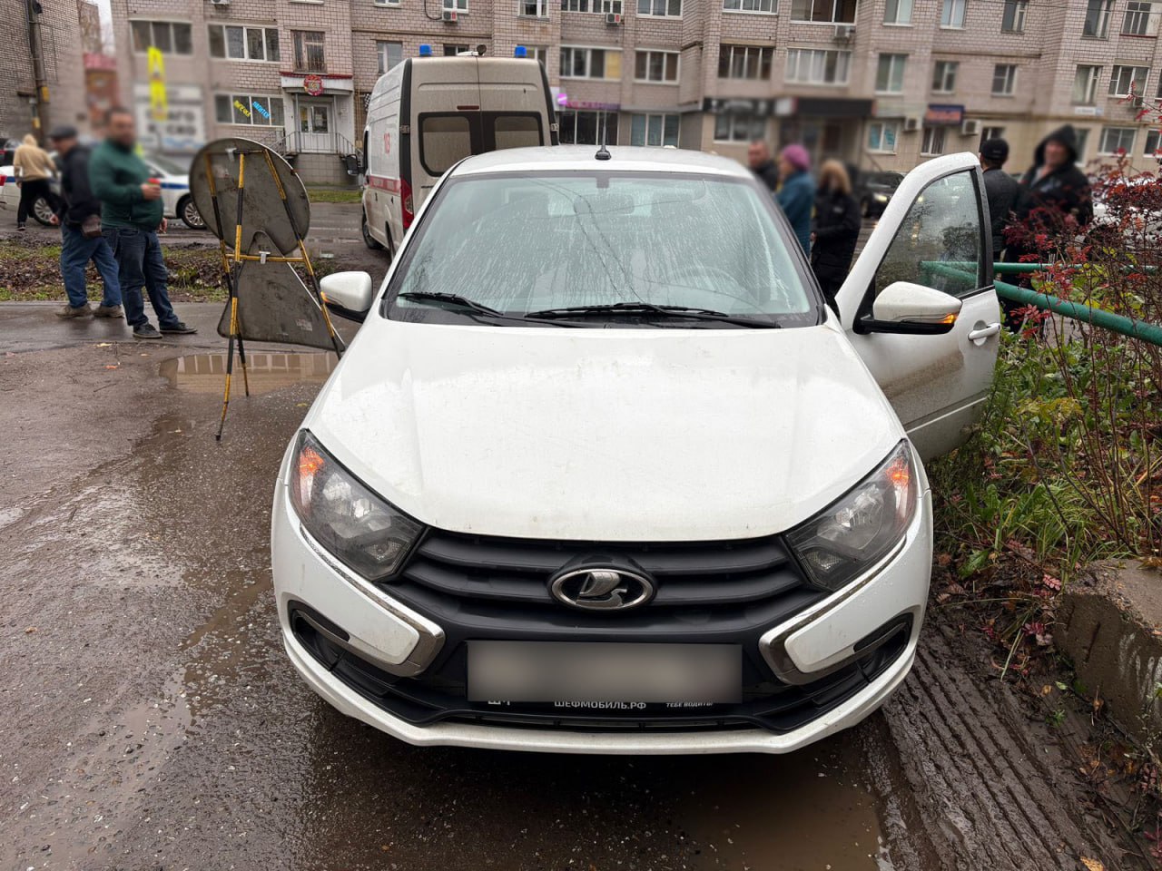 Неосторожный маневр задним ходом: водитель "Лады" сбил пожилую женщину в Сарапуле Неосторожный маневр задним ходом: водитель "Лады" сбил пожилую женщину в Сарапуле