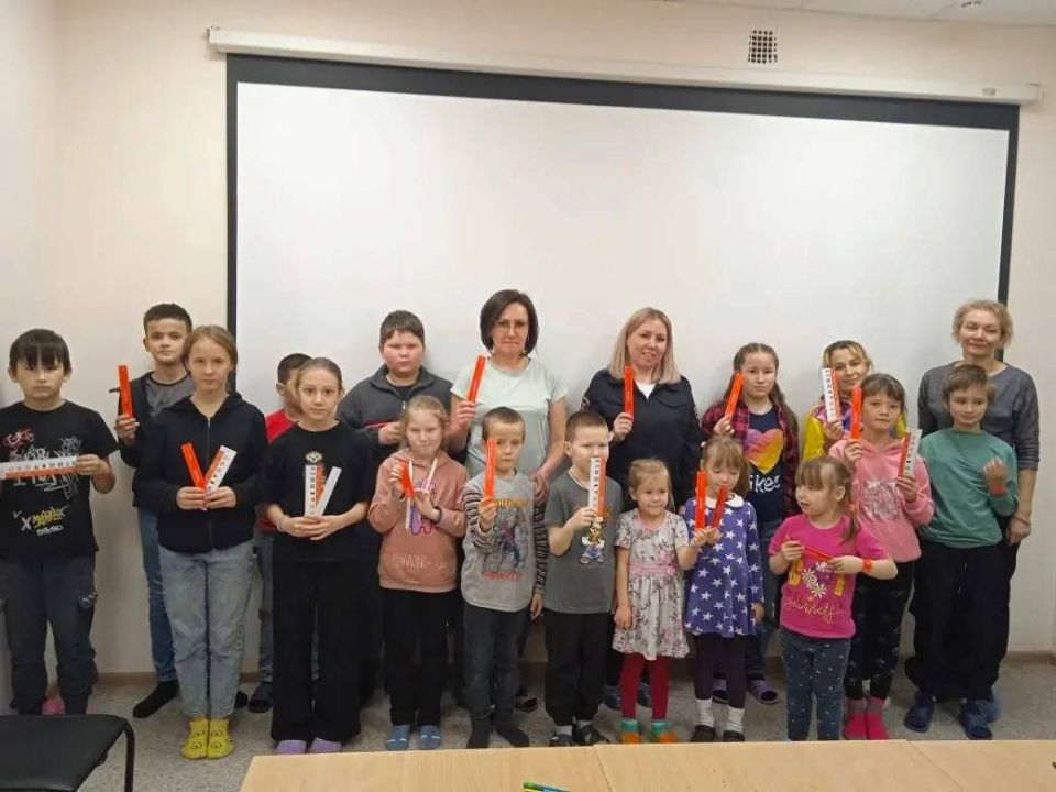 Пешеход, засветись!. . Для самых уязвимых категорий участников дорожного движения Сегодня на связи – Малопургинский район В Комплексном центре социального обслуживания населения прошло мероприятие для детей и пожилых...