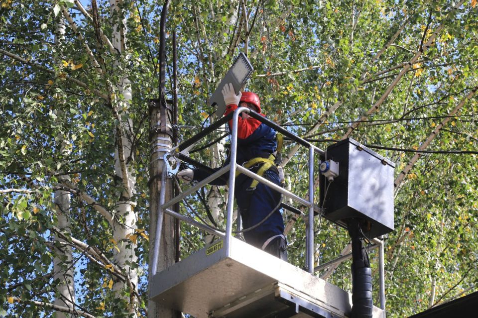 Более 1600 новых уличный фонарей в детских садах установила компания «Россети Центр и Приволжье» - филиал Удмуртэнерго в 2024 году