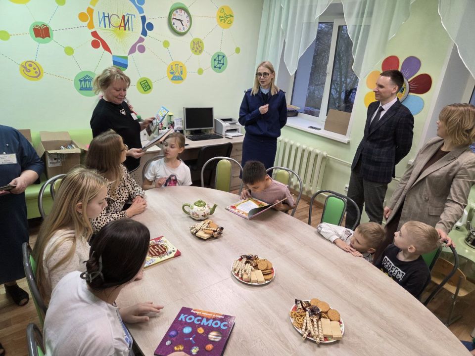 Прокуратура Удмуртской Республики совместно с представителями Генеральной прокуратуры Российской Федерации провела встречу с воспитанниками Социально-реабилитационного центра для несовершеннолетних города Ижевска «Росток», в...