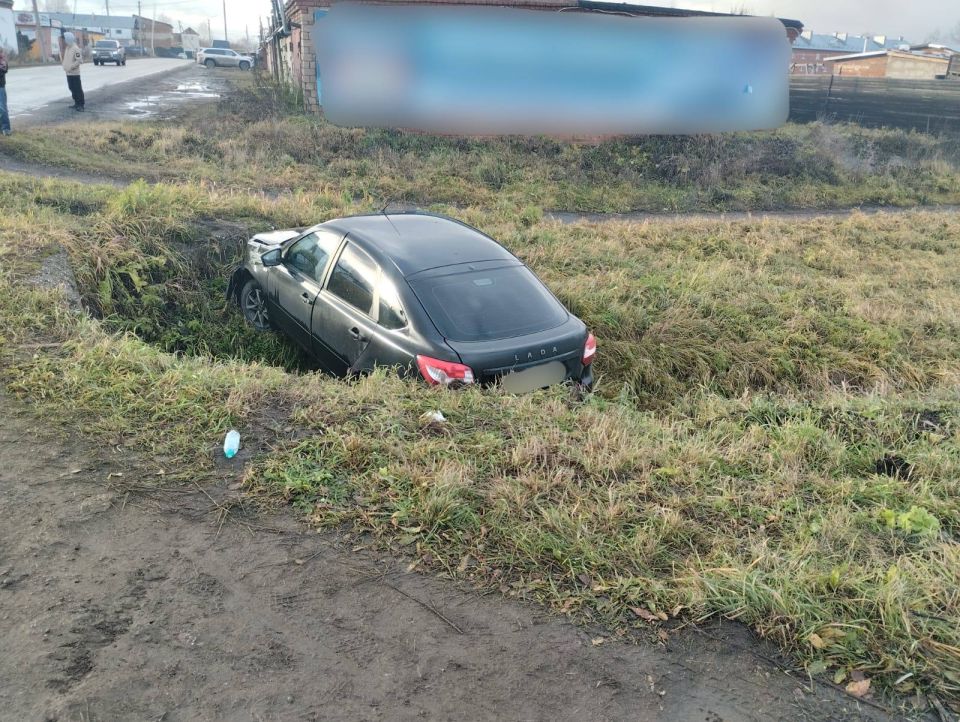 ДТП в Глазове: "Лада Гранта" съехала с дороги, пострадал ребенок