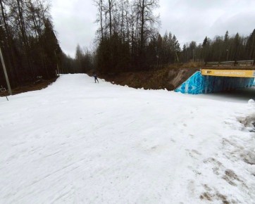 Кому покататься? На лыжном комплексе имени Галины Кулаковой уже открыли 2 км снежной трассы