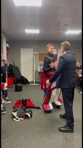 «Ижсталь» прервала победную серию лидера регулярного чемпионата — новокузнецкого «Металлурга» — на его площадке со счётом 3:1