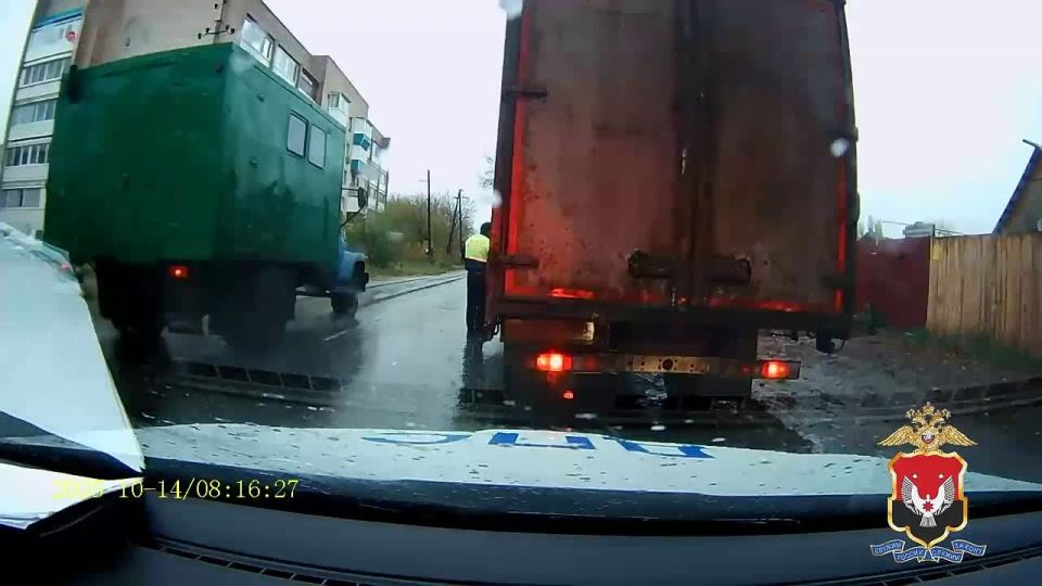 В утреннее время при патрулировании улиц г. Сарапула экипажем ДПС был остановлен автомобиль «Газель»,за рулем которого находился 51-летний местный житель