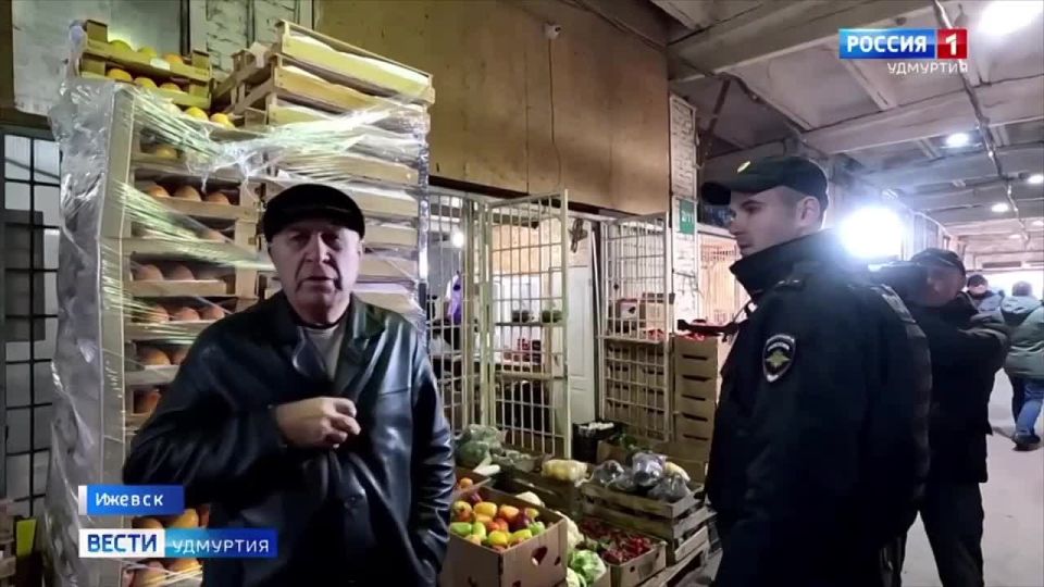 В Ижевске военные следователи СК России совместно с сотрудниками полиции провели очередной рейд по торговым точкам