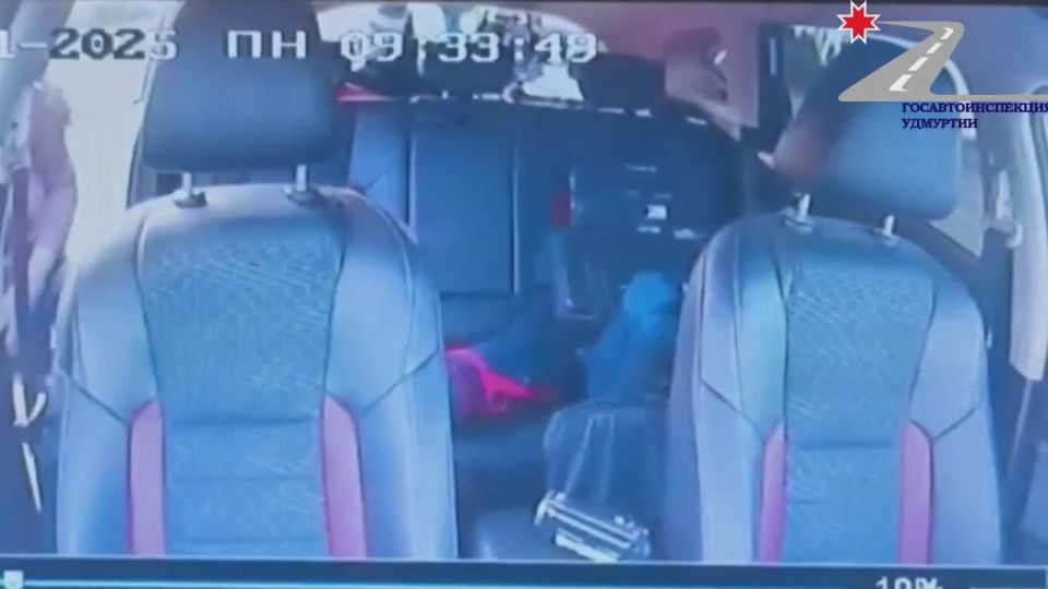 Помогли женщине, потерявшей сознание на дороге, инспекторы ДПС в Удмуртии