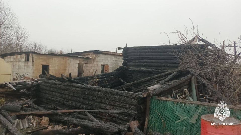 В Удмуртии очевидец спас имущество погорельцев, пока тех не было дома В Удмуртии очевидец спас имущество погорельцев, пока тех не было дома