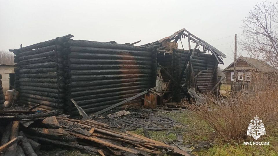 В Удмуртии очевидец спас имущество погорельцев, пока тех не было дома В Удмуртии очевидец спас имущество погорельцев, пока тех не было дома
