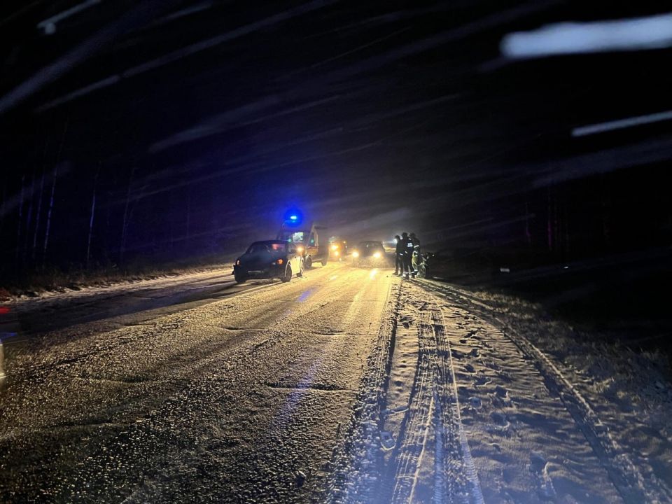Вчера на территории региона наблюдались неблагоприятные погодные условия: выпадение осадков в виде снега, порывистый ветер, видимость была крайне ограничена Вчера на территории региона наблюдались неблагоприятные погодные условия: выпадение осадков в виде снега, порывистый ветер, видимость была крайне ограничена