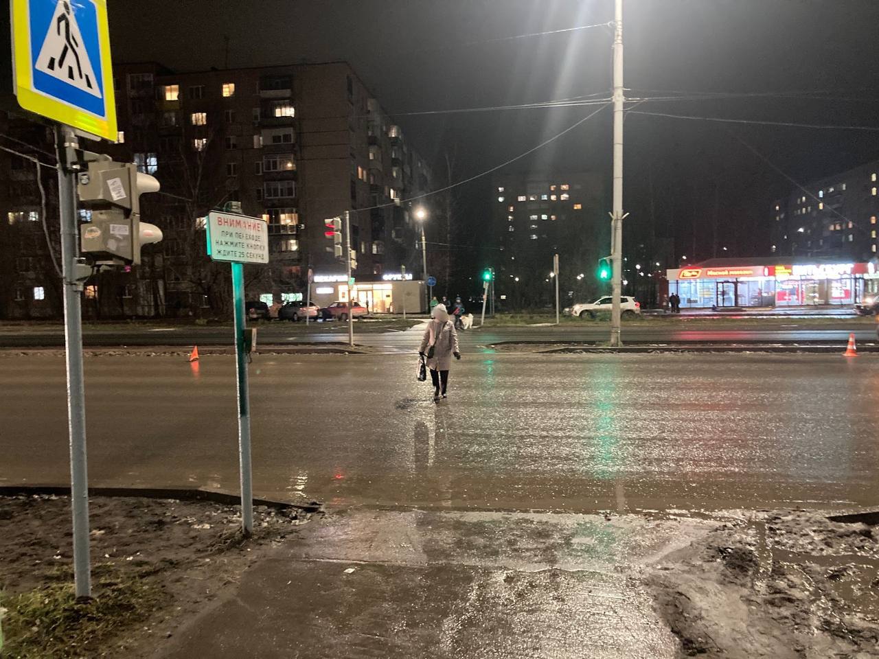 В Ижевске в результате наезда пострадала девушка - пешеход В Ижевске в результате наезда пострадала девушка - пешеход