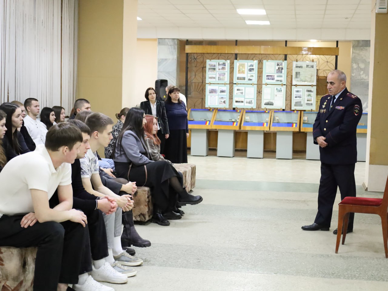 В МВД по Удмуртии состоялся «Урок мужества», приуроченный ко Дню сотрудника органов внутренних дел Российской Федерации В МВД по Удмуртии состоялся «Урок мужества», приуроченный ко Дню сотрудника органов внутренних дел Российской Федерации