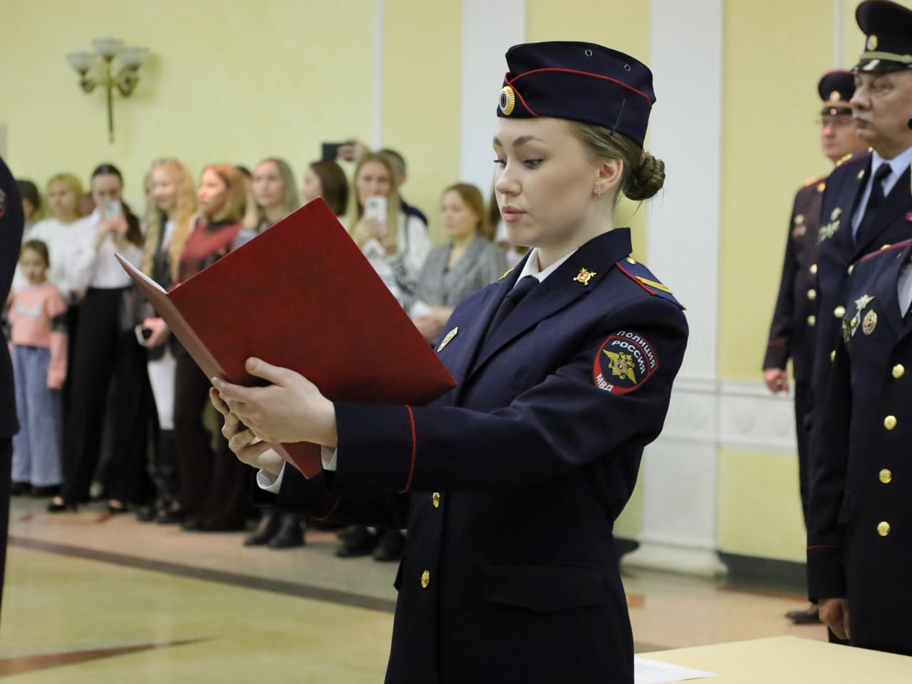 В преддверии Дня сотрудника органов внутренних дел в Доме Дружбы народов состоялась торжественная церемония принятия Присяги слушателями Центра профессиональной подготовки МВД по Удмуртской Республике В преддверии Дня сотрудника органов внутренних дел в Доме Дружбы народов состоялась торжественная церемония принятия Присяги слушателями Центра профессиональной подготовки МВД по Удмуртской Республике