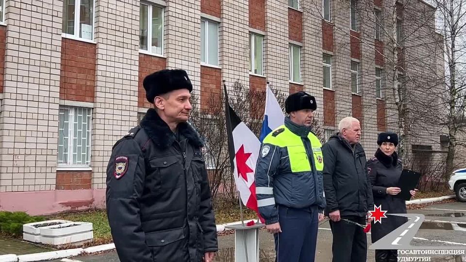 Сотрудники Госавтоинспекции Удмуртии почтили сослуживцев, погибших при исполнении служебных обязанностей