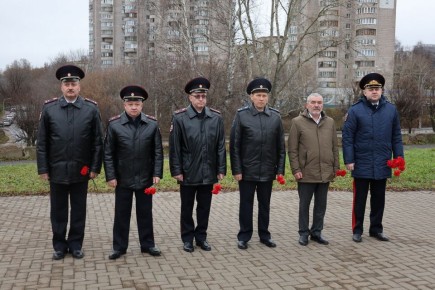 Сегодня в Удмуртии прошли памятные мероприятия, посвященные Дню памяти сотрудников органов внутренних дел, погибших при исполнении служебных обязанностей