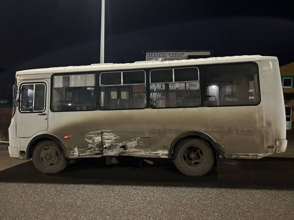 10 ноября 2025 года, около 19 часов 40 минут, напротив дома № 40, расположенного на ул. Путейская в г. Сарапуле, 22 – летний водитель автомобиля «Фольксваген Поло», по предварительным данным, не соблюдая боковой интервал...