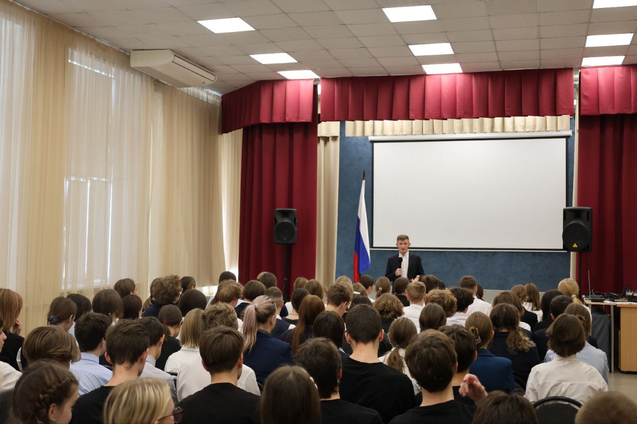 В Удмуртии полицейские провели профилактическую беседу со школьниками в рамках акции «Школа информационной безопасности» В Удмуртии полицейские провели профилактическую беседу со школьниками в рамках акции «Школа информационной безопасности»