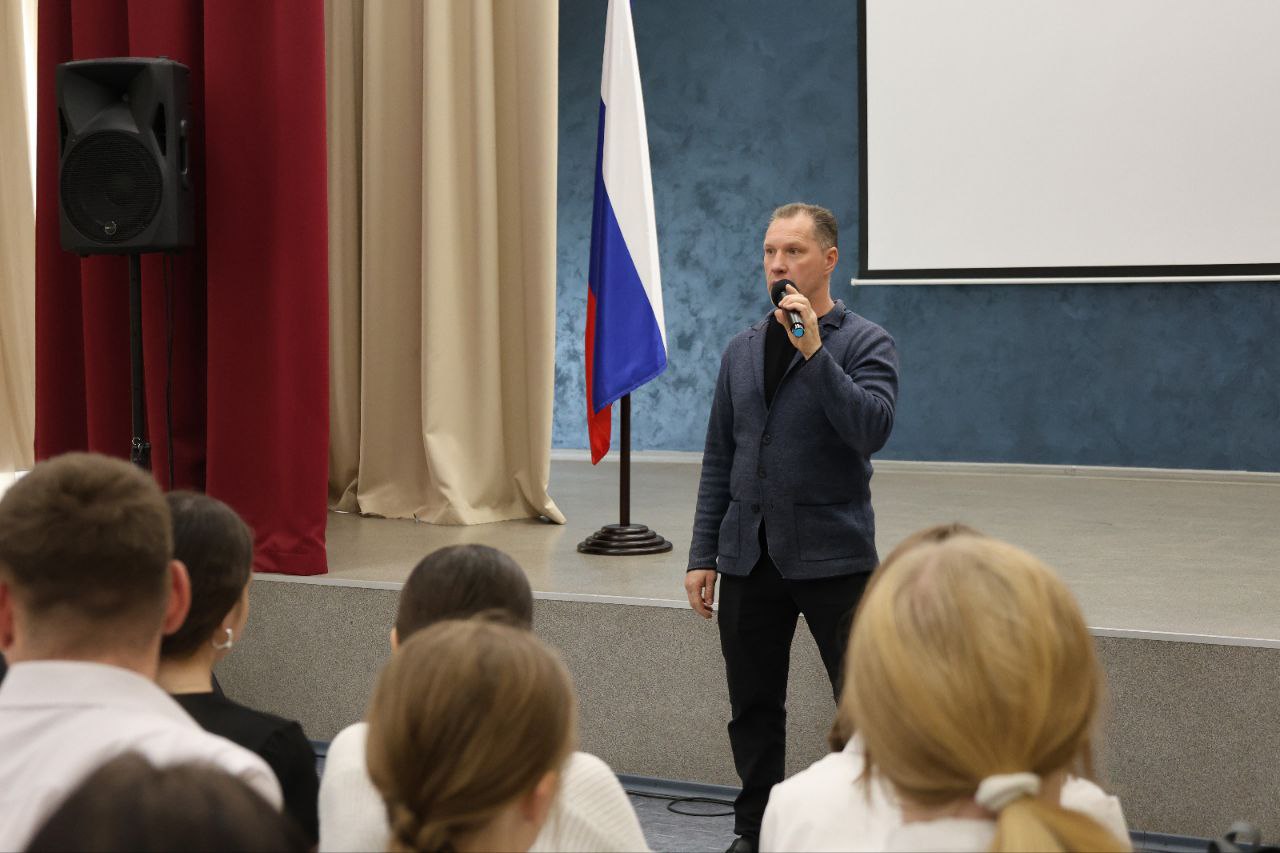 В Удмуртии полицейские провели профилактическую беседу со школьниками в рамках акции «Школа информационной безопасности»