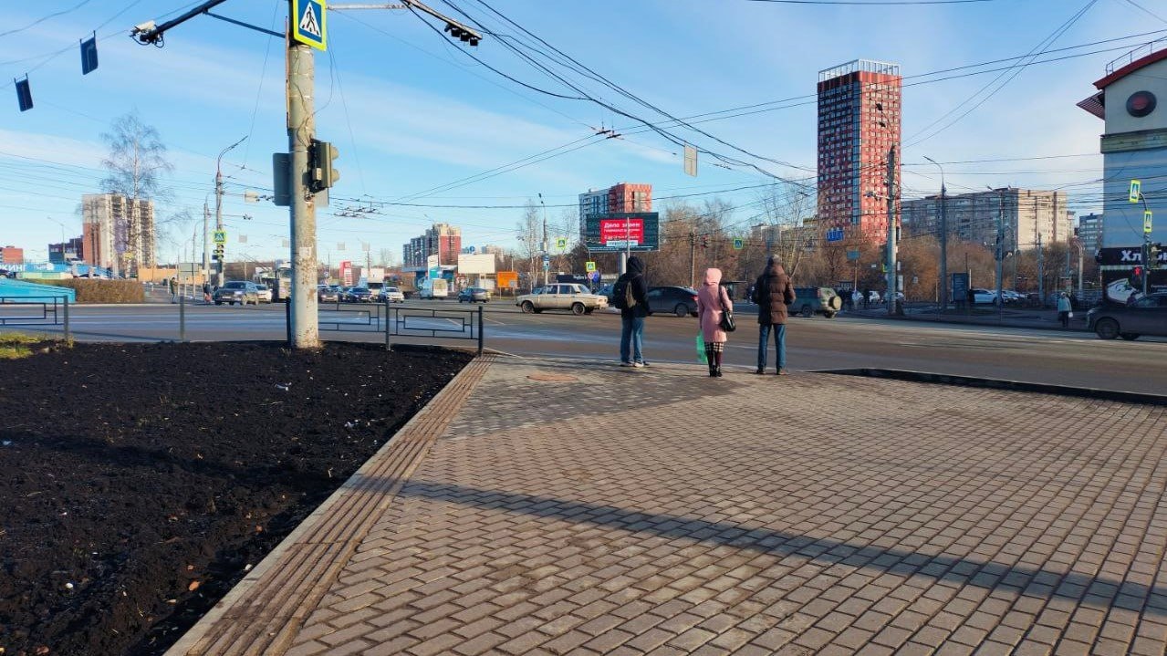 На Удмуртской в Ижевске восстановили асфальт, газоны, тротуары после масштабной замены труб На Удмуртской в Ижевске восстановили асфальт, газоны, тротуары после масштабной замены труб