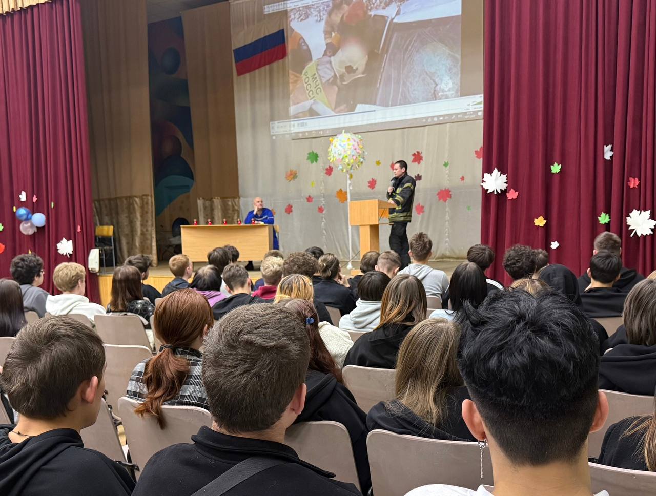 Профилактическую акцию необычного формата в преддверии «Дня памяти жертв ДТП» провели сотрудники Госавтоинспекции по г. Ижевску со студентами ижевского индустриального техникума им. Драгунова, на который были приглашены... Профилактическую акцию необычного формата в преддверии «Дня памяти жертв ДТП» провели сотрудники Госавтоинспекции по г. Ижевску со студентами ижевского индустриального техникума им. Драгунова, на который были приглашены...