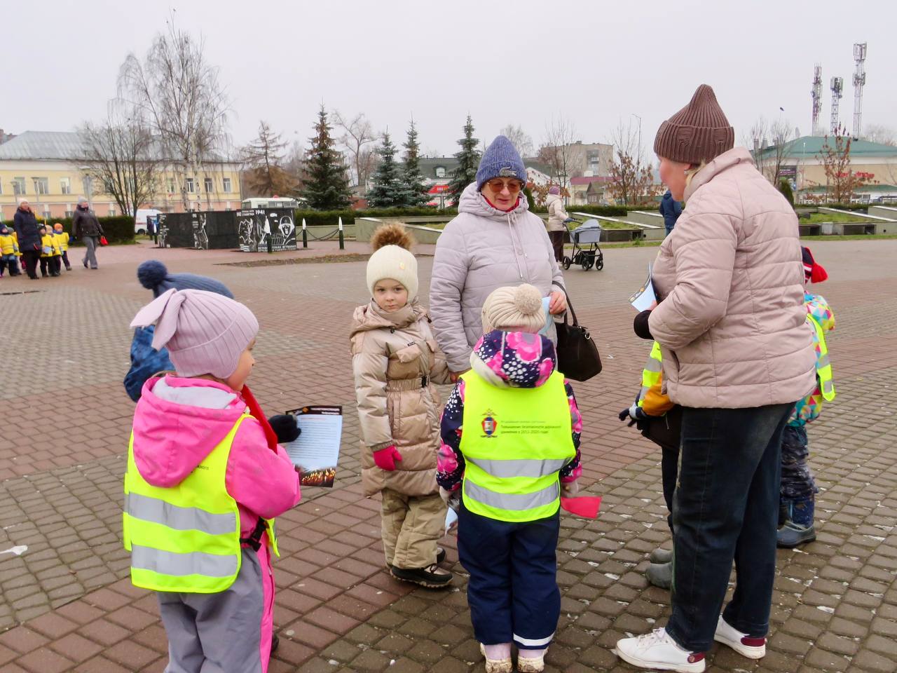 Сотрудники Госавтоинспекции города Глазова совместно с отрядами юных инспекторов движения провели профилактическую Акцию, посвящённую Всемирному дню памяти жертв ДТП, который проходит каждое третье воскресенье ноября Сотрудники Госавтоинспекции города Глазова совместно с отрядами юных инспекторов движения провели профилактическую Акцию, посвящённую Всемирному дню памяти жертв ДТП, который проходит каждое третье воскресенье ноября