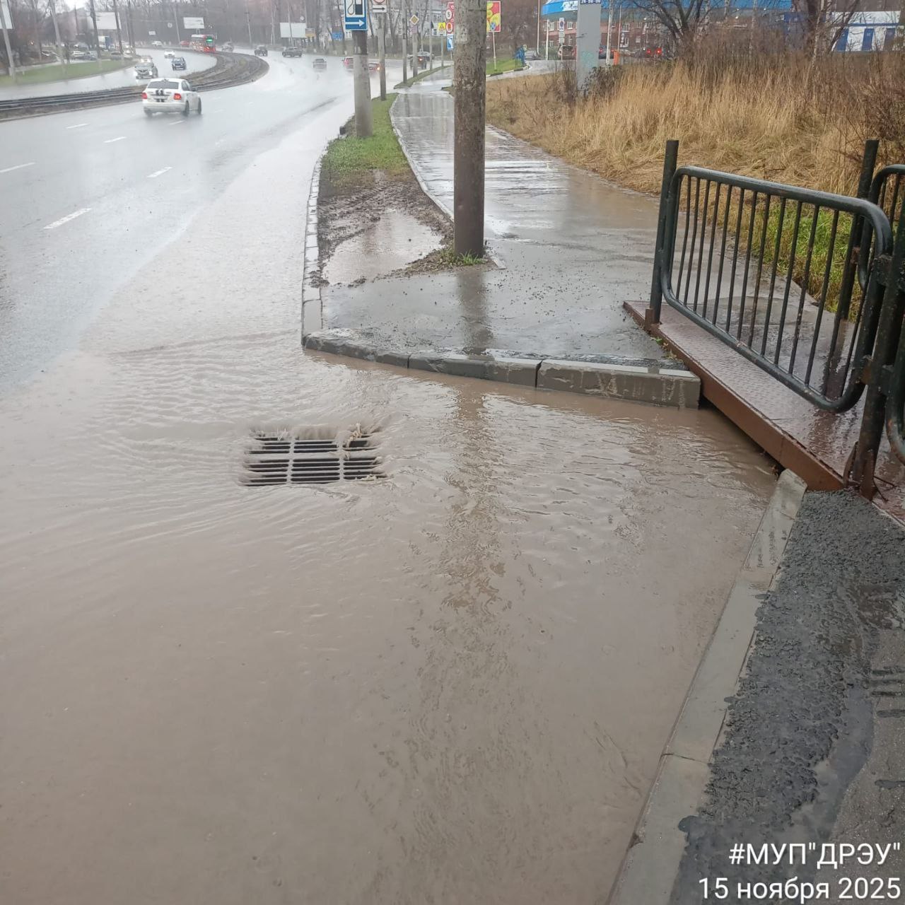 После сильных осадков в Ижевске дорожные предприятия контролируют ситуацию После сильных осадков в Ижевске дорожные предприятия контролируют ситуацию