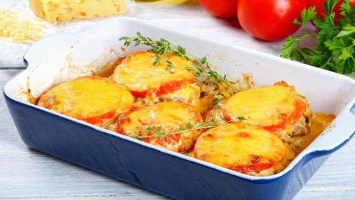 Сочное мясное блюдо с овощами нарежете за 10 минут: останется лишь поставить в духовку