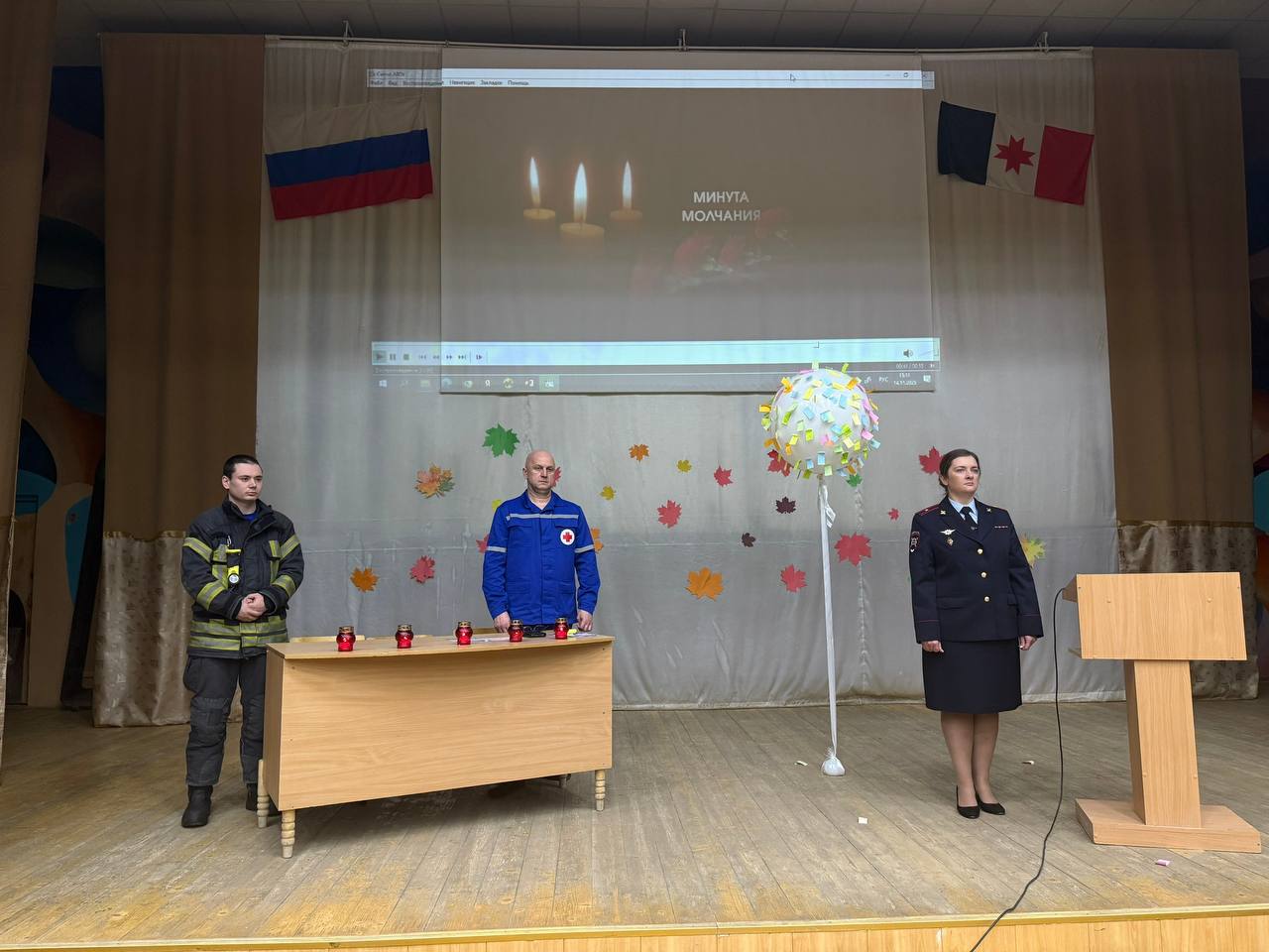 Профилактическую акцию необычного формата в преддверии «Дня памяти жертв ДТП» провели сотрудники Госавтоинспекции по г. Ижевску со студентами ижевского индустриального техникума им. Драгунова, на который были приглашены... Профилактическую акцию необычного формата в преддверии «Дня памяти жертв ДТП» провели сотрудники Госавтоинспекции по г. Ижевску со студентами ижевского индустриального техникума им. Драгунова, на который были приглашены...