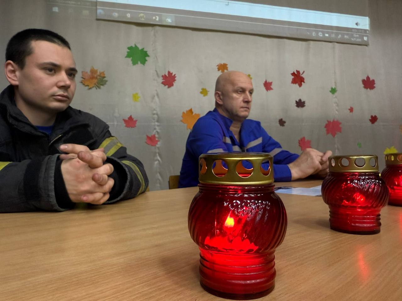 Профилактическую акцию необычного формата в преддверии «Дня памяти жертв ДТП» провели сотрудники Госавтоинспекции по г. Ижевску со студентами ижевского индустриального техникума им. Драгунова, на который были приглашены... Профилактическую акцию необычного формата в преддверии «Дня памяти жертв ДТП» провели сотрудники Госавтоинспекции по г. Ижевску со студентами ижевского индустриального техникума им. Драгунова, на который были приглашены...