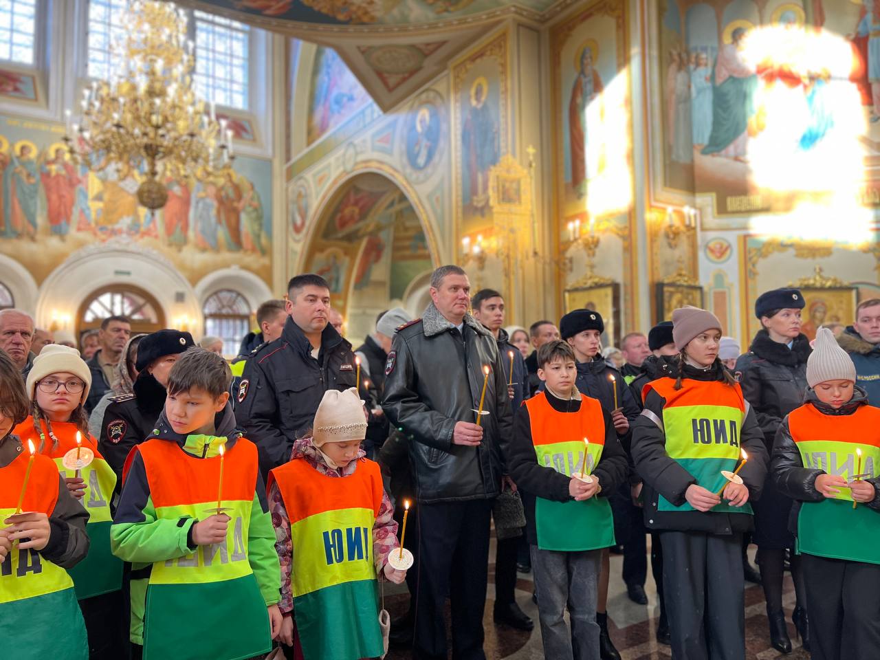 Память и единство: в МихаилоАрхангельском соборе почтили память жертв ДТП Память и единство: в МихаилоАрхангельском соборе почтили память жертв ДТП