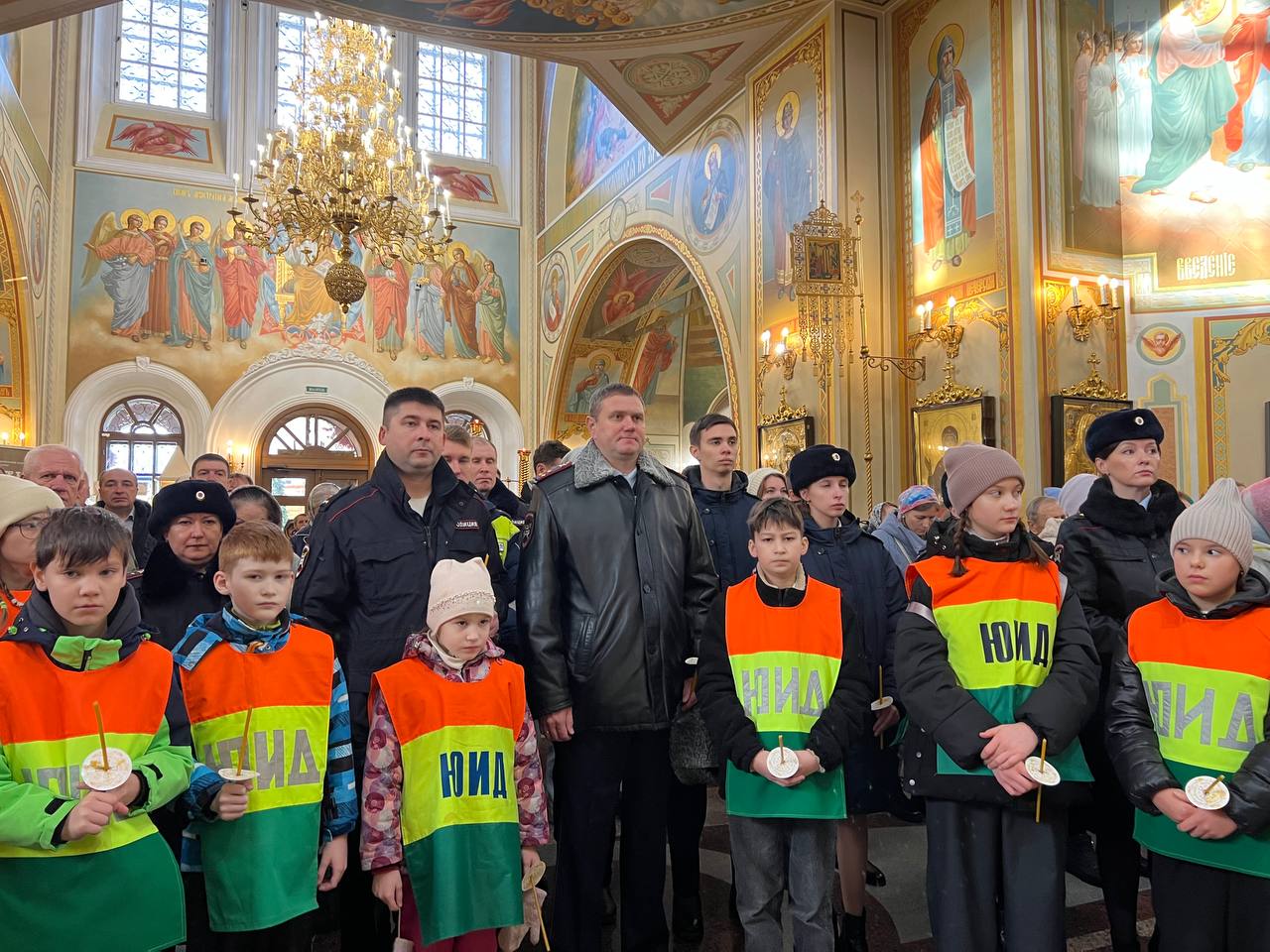 Память и единство: в МихаилоАрхангельском соборе почтили память жертв ДТП Память и единство: в МихаилоАрхангельском соборе почтили память жертв ДТП