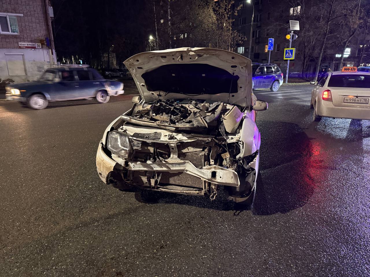 Два подростка, передвигаясь на питбайке, пострадали в результате дорожной аварии в г. Ижевске Два подростка, передвигаясь на питбайке, пострадали в результате дорожной аварии в г. Ижевске